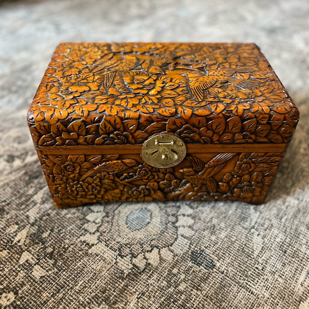 Antique wood carved bird jewelry box Mid-1900's woodwork sculpture velvet-lined